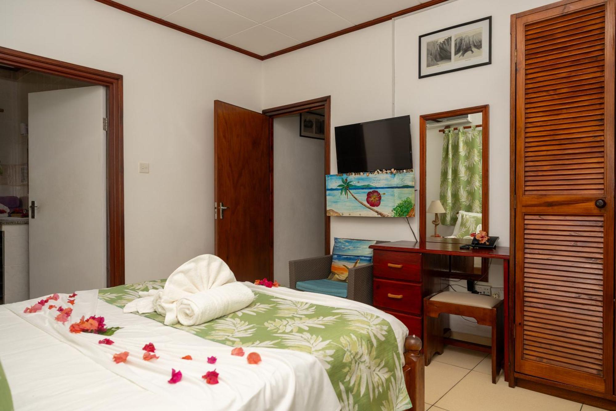 Pension Hibiscus La Digue Exterior foto